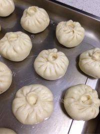 外婆教我做奶香薏米豆沙包做法图解9)