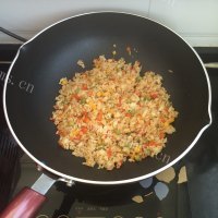 独特的酱油炒饭做法图解7)