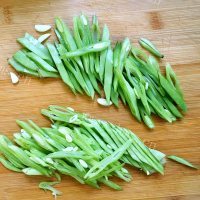 家常菜豆角丝炒肉做法图解2)