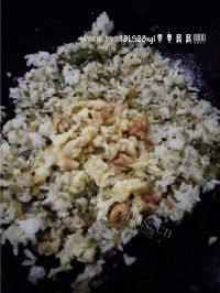 酸菜鸡蛋炒饭做法图解9)