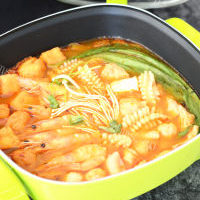 热腾腾的辣白菜海鲜锅的做法图解八