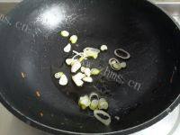 家常菜西葫芦炒虾皮做法图解2)