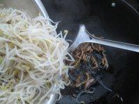 家常菜绿豆芽炒肉丝做法图解6)