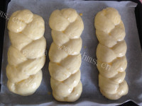 香甜可口的淡奶油辫子面包的做法图解七
