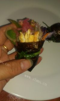 抢眼的紫菜彩丝卷做法图解6)