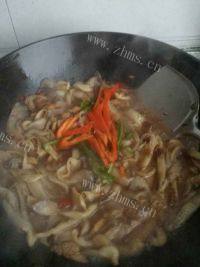 味道香醇的平菇炒肉做法图解9)