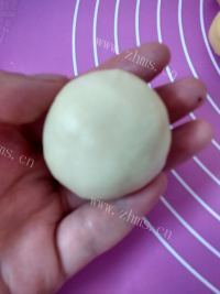 自制红豆酥做法图解4)