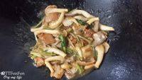 家常菜五花肉炒平菇做法图解9)