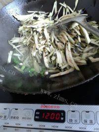 色泽鲜亮的炒茄丝做法图解5)