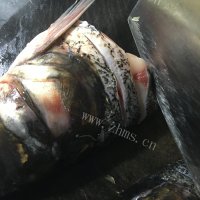 美味的剁椒豆豉蒸鱼头做法图解3)