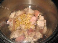 家庭版猪蹄黄豆汤的做法图解七