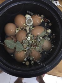 美味的五香卤蛋做法图解3)