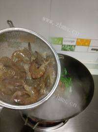 好吃香辣豆豇炒明虾做法图解4)