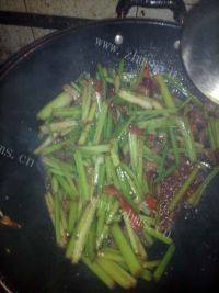 养颜的芹菜炒肉