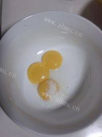 自己做的葡萄干蛋糕卷做法图解3)