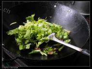 最爱的荷兰豆炒腊肉做法图解8)