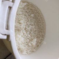 美味微波炉蒸米饭做法图解4)