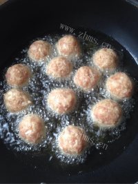 好吃的鲜肉莲藕丸子做法图解7)