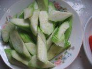 家常菜丝瓜炒番茄做法图解1)