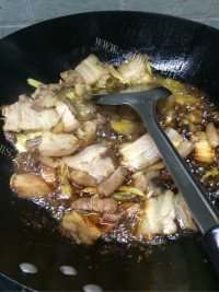 独特的梅干菜炒肉做法图解5)