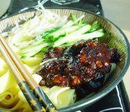 回味无穷的老北京炸酱面