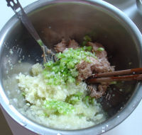 美味的白菜猪肉馅饼做法图解11)