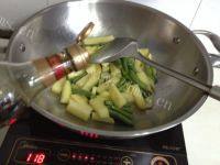 下饭的土豆炖豆角做法图解5)