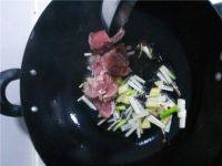 「美味可口」白菜猪肉炖粉条做法图解5)
