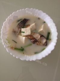 热腾腾的鱼头豆腐汤做法图解12)