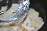 美味的川贝茯苓山药银耳羹做法图解3)