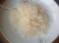 美味的雪梨银耳羹做法图解2)