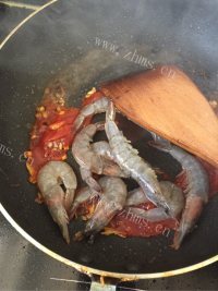 美味的茄汁大虾做法图解7)