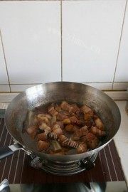 栗子红烧肉做法图解4)