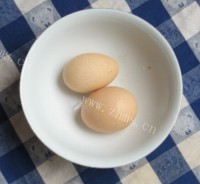 美味的秋葵蛋花汤做法图解3)