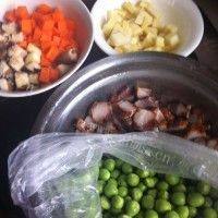 鲜美可口的豌豆腊肉焖饭做法图解7)