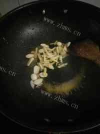 美味的扁豆香菇腊肉做法图解8)