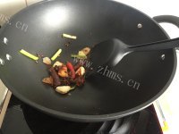 家常版红焖土豆牛肉做法图解3)