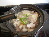 在家做的羊腿肉萝卜砂锅煲的做法图解五