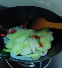 美味的芥蓝炒山药做法图解3)