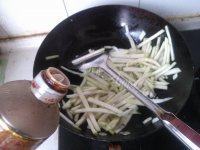 下饭的西红柿炒茄子做法图解7)