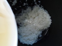 美食香菇腊肠煲仔饭做法图解4)