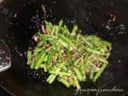 家常菜榄菜肉松炒四季豆做法图解4)