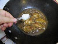美味的酱烧鸡翅做法图解10)