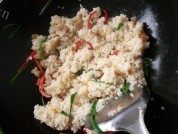 口感丰富的咸鱼鸡粒炒饭