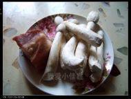 鸡腿菇炒肉做法图解1)