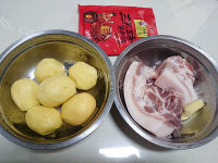 美味的土豆粉蒸肉做法图解1)