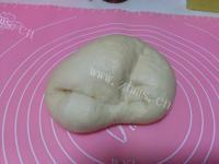 自制豆沙卷面包做法图解6)