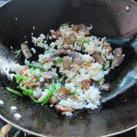 香糯的腊肉饭做法图解7)