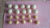 DIY豆沙菊花酥做法图解2)