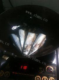 家常菜干煎秋刀鱼做法图解1)